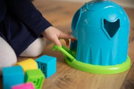 Сортер &laquo;Фабрика форм&raquo; Shape Factory, Fat Brain Toys